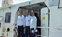  بررسی میدانی سرپرست اورژانس پیش بیمارستانی هرمزگان، از آخرین وضعیت شناور «نگین سلامت» در بندرلنگه